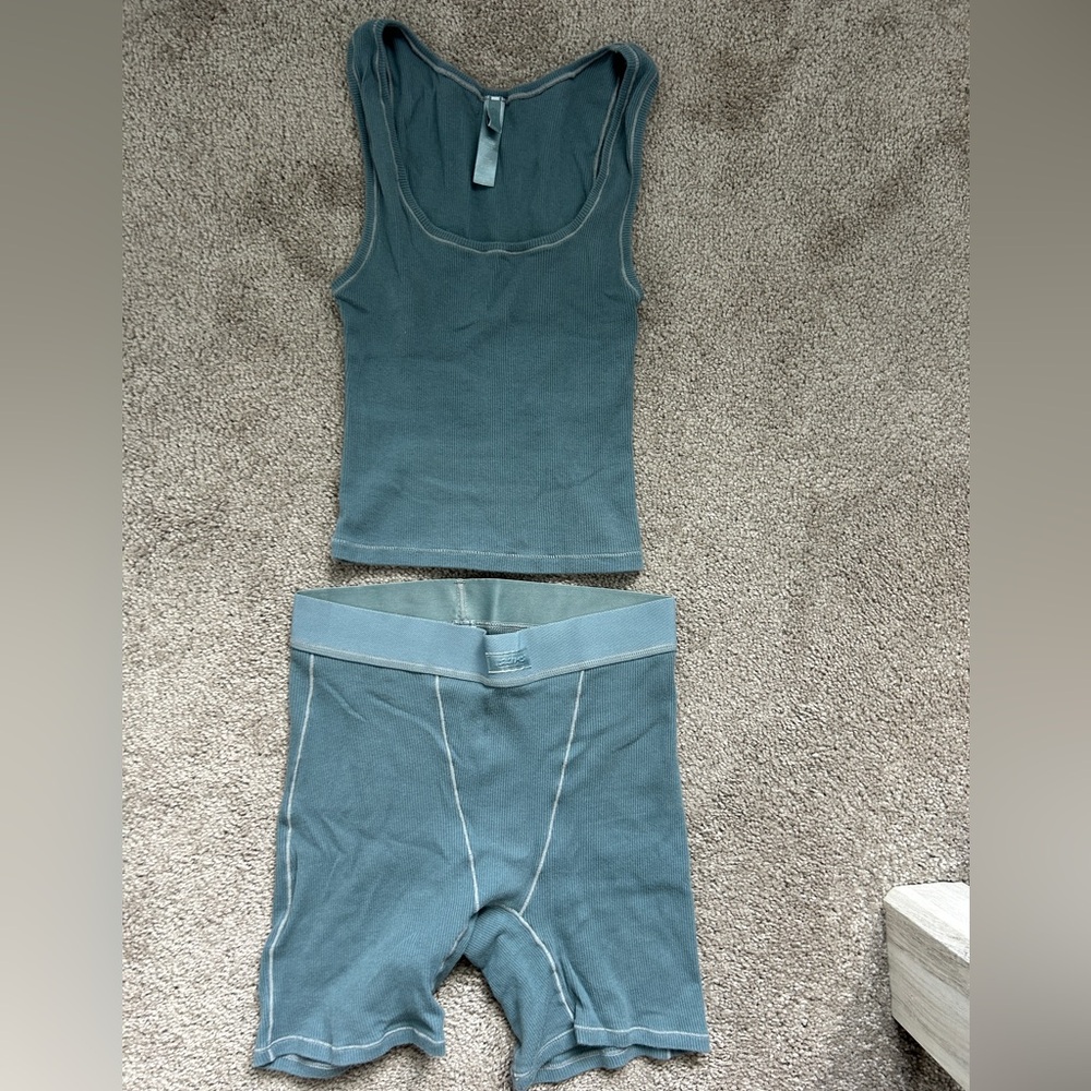 SKIMS Set